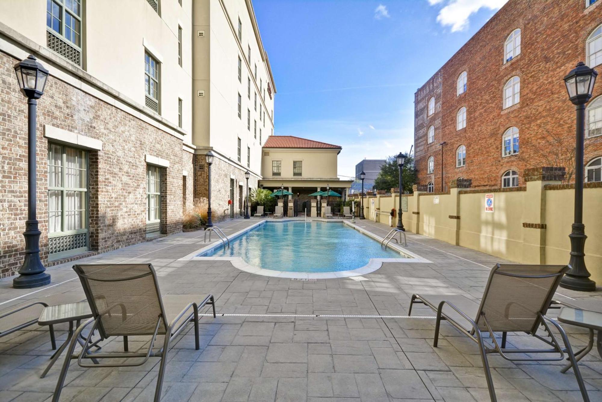 Hampton Inn & Suites Savannah Historic District Exterior photo