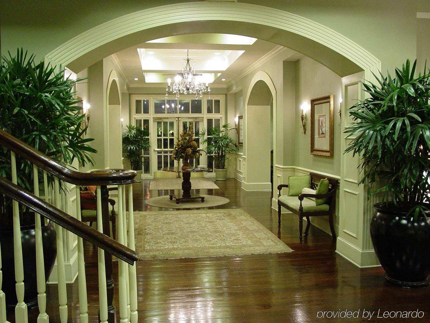 Hampton Inn & Suites Savannah Historic District Interior photo